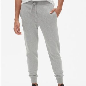 Men’s GAP Vintage Soft Stencil Logo Fleece Joggers